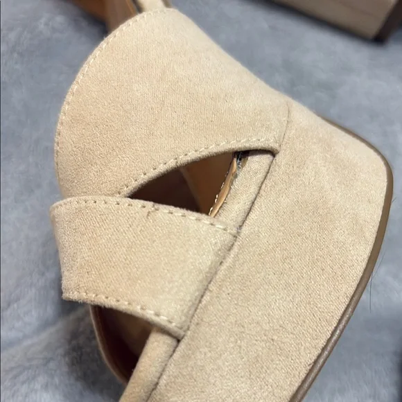 Jessica Simpson Women's Cream Heeled Sandals - Picture 4 of 9